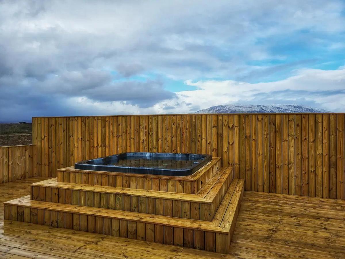 Luxury Log Home With A Hot Tub Selfoss Exterior photo