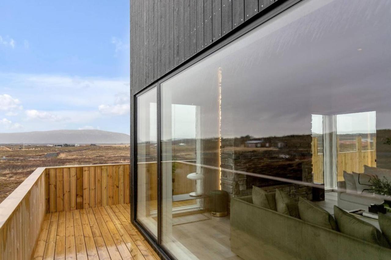 Luxury Log Home With A Hot Tub Selfoss Exterior photo